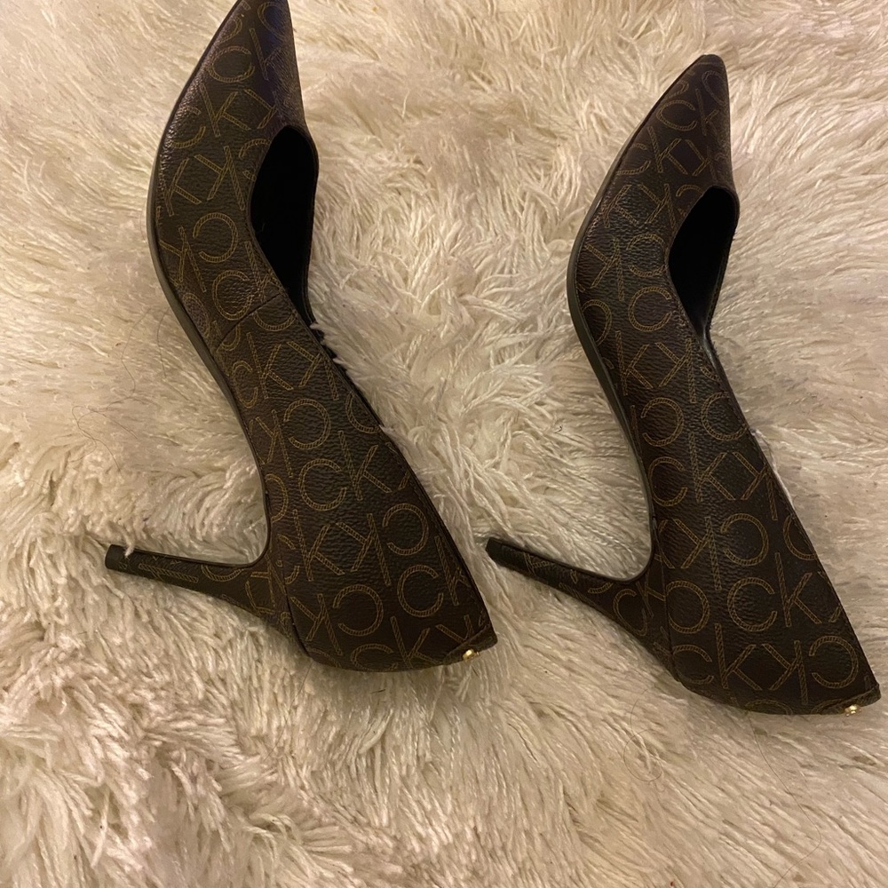 Calvin Klein Brown Heeled Shoes with Classic Design - Picture 7 of 8